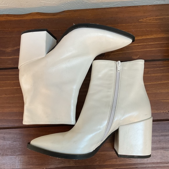 McQ WHITE BOOTIES by ALEXANDER McQUEEN - Picture 4 of 13